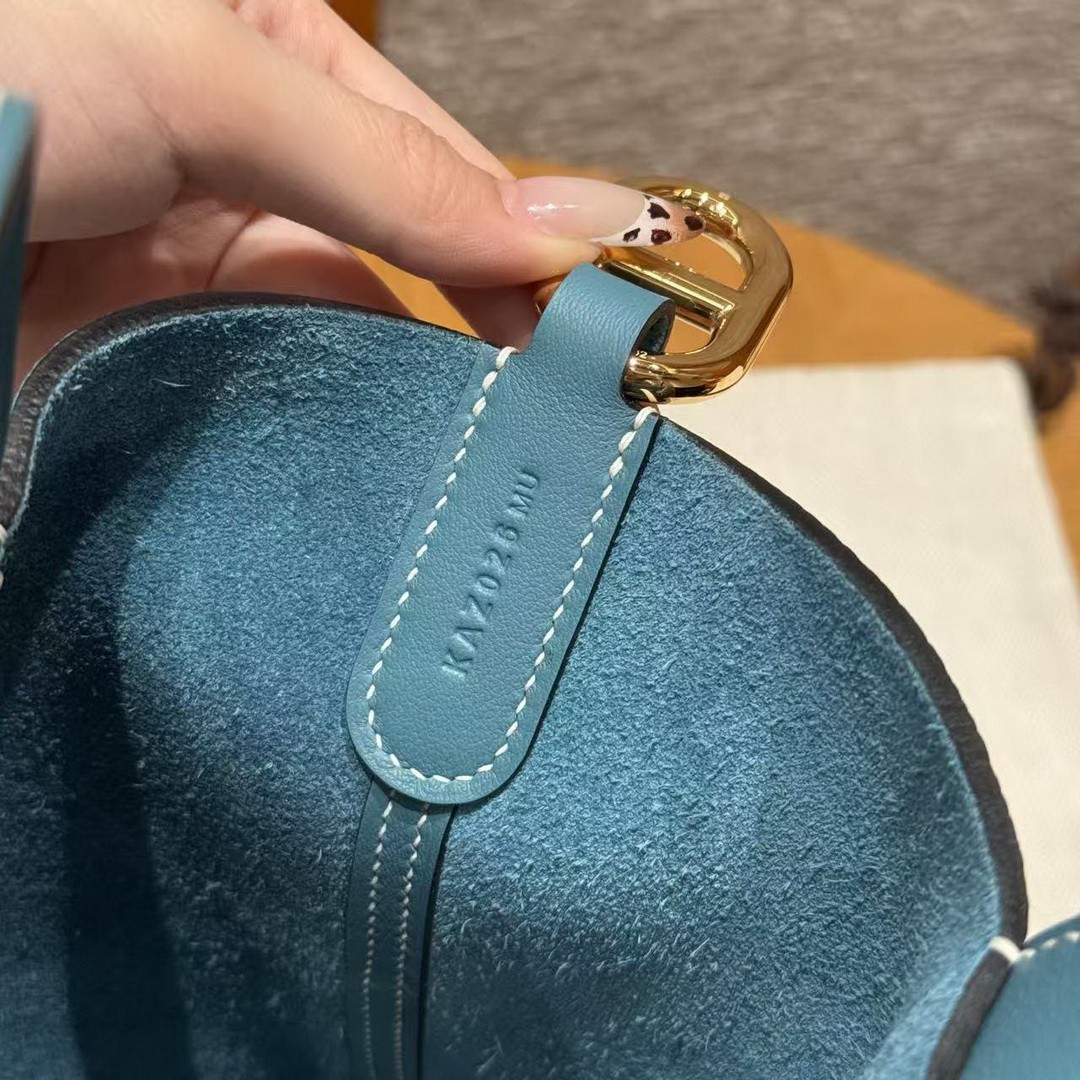 Hermes In the Loop 18 Bag Handmade In Taurillon Clemence Leather Gold Hardware 75 Blue Jean - Image 12