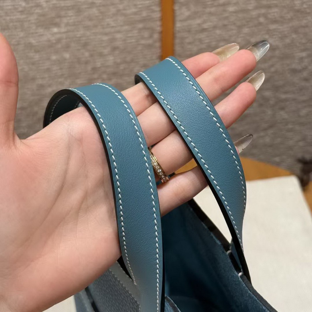 Hermes In the Loop 18 Bag Handmade In Taurillon Clemence Leather Gold Hardware 75 Blue Jean - Image 7