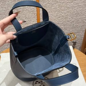Hermes In the Loop 18 Bag Handmade In Taurillon Clemence Leather Gold Hardware 7P Blue De Presse - Image 14