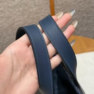 Hermes In the Loop 18 Bag Handmade In Taurillon Clemence Leather Gold Hardware 7P Blue De Presse - Image 5