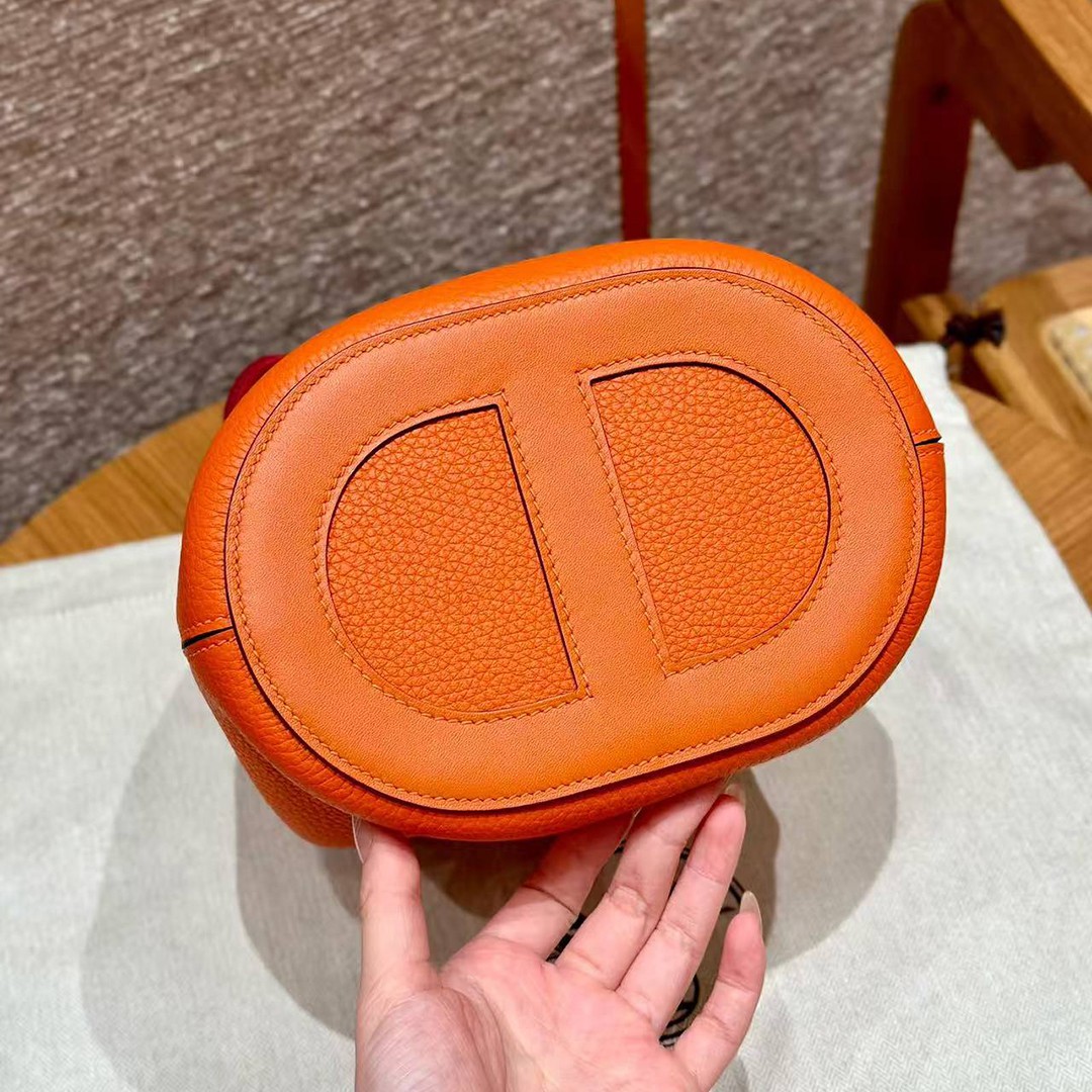 Hermes In the Loop 18 Bag Handmade In Taurillon Clemence Leather Gold Hardware 8v Orange Poppy - Image 13