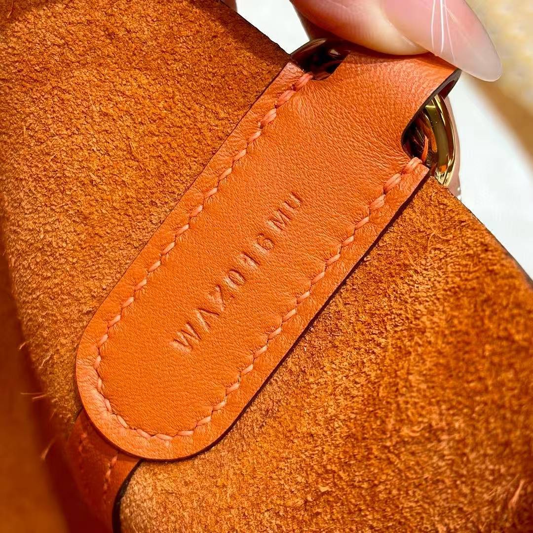 Hermes In the Loop 18 Bag Handmade In Taurillon Clemence Leather Gold Hardware 8v Orange Poppy - Image 9