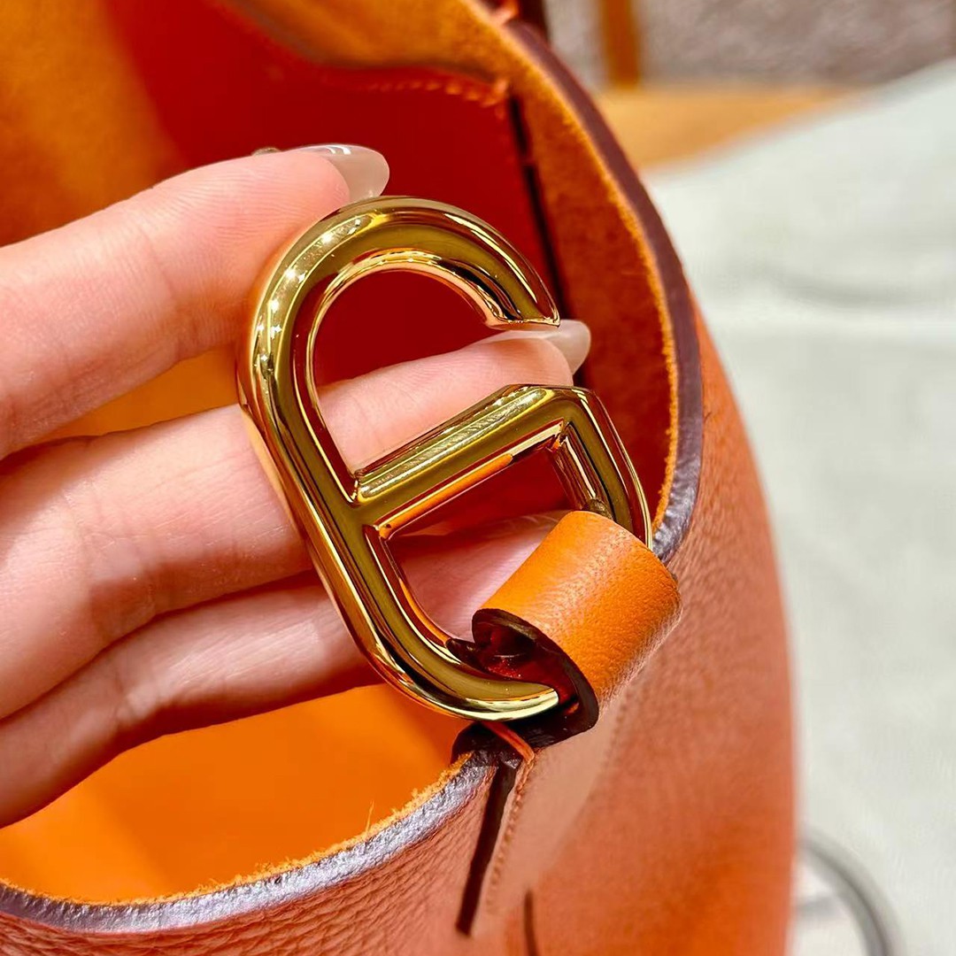 Hermes In the Loop 18 Bag Handmade In Taurillon Clemence Leather Gold Hardware 8v Orange Poppy - Image 5
