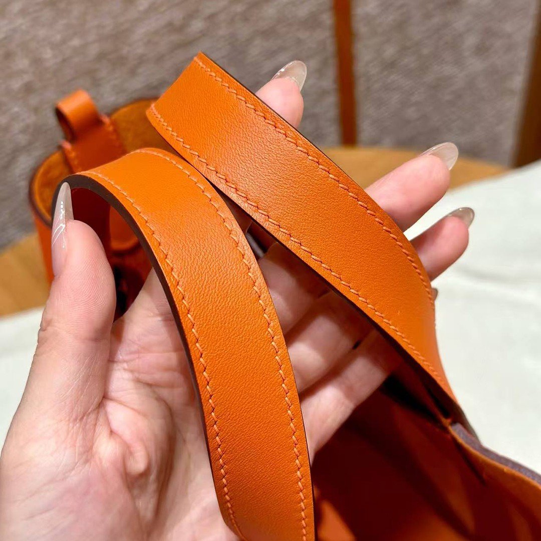 Hermes In the Loop 18 Bag Handmade In Taurillon Clemence Leather Gold Hardware 8v Orange Poppy - Image 3