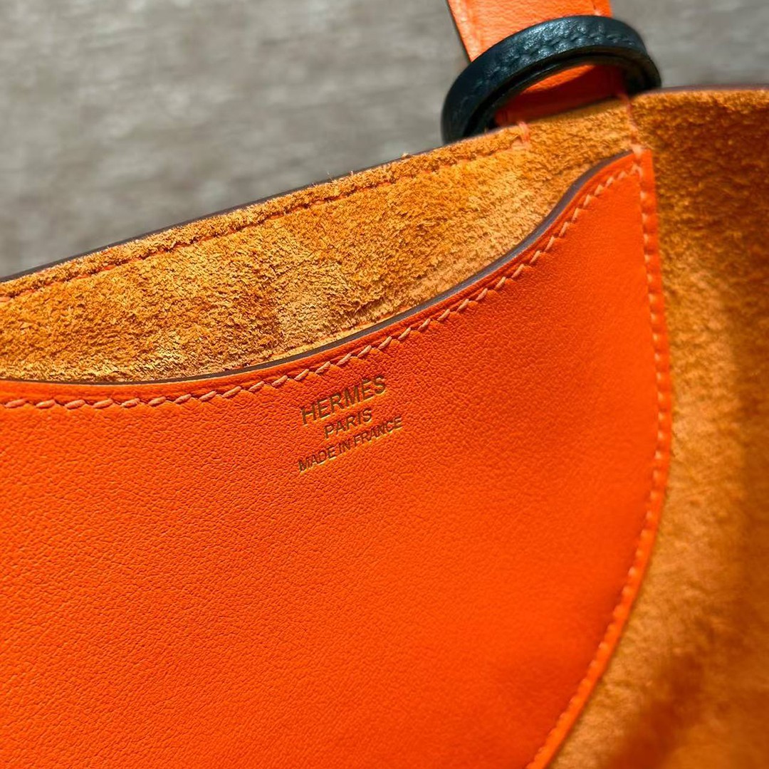 Hermes In the Loop 18 Bag Handmade In Taurillon Clemence Leather Gold Hardware 9J Feu - Image 9