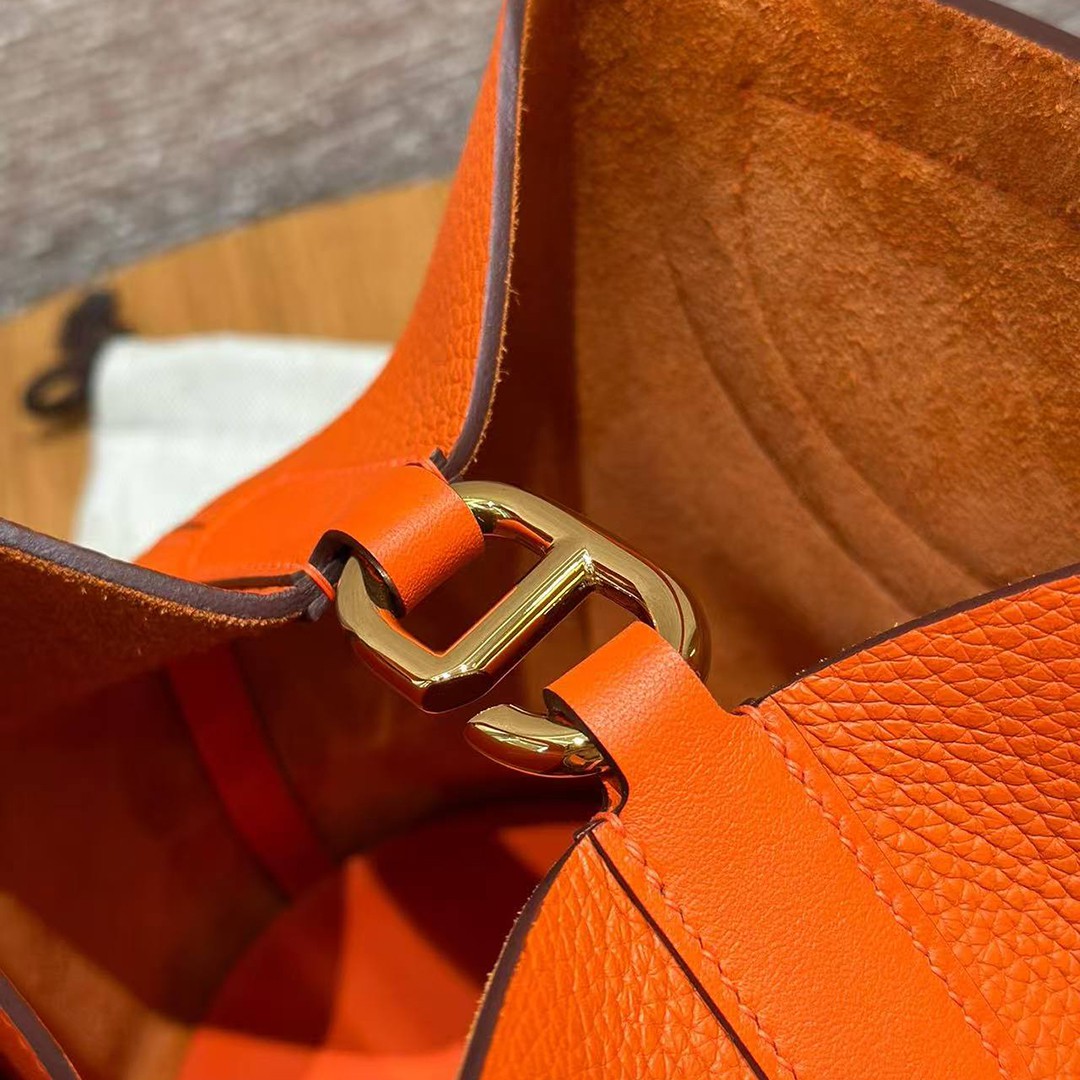 Hermes In the Loop 18 Bag Handmade In Taurillon Clemence Leather Gold Hardware 9J Feu - Image 7