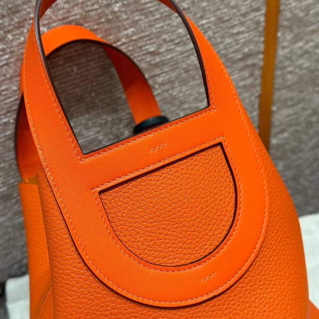 Hermes In the Loop 18 Bag Handmade In Taurillon Clemence Leather Gold Hardware 9J Feu - Image 6