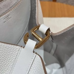 Hermes In the Loop 18 Bag Handmade In Taurillon Clemence Leather Gold Hardware M4 Girs Pale - Image 13