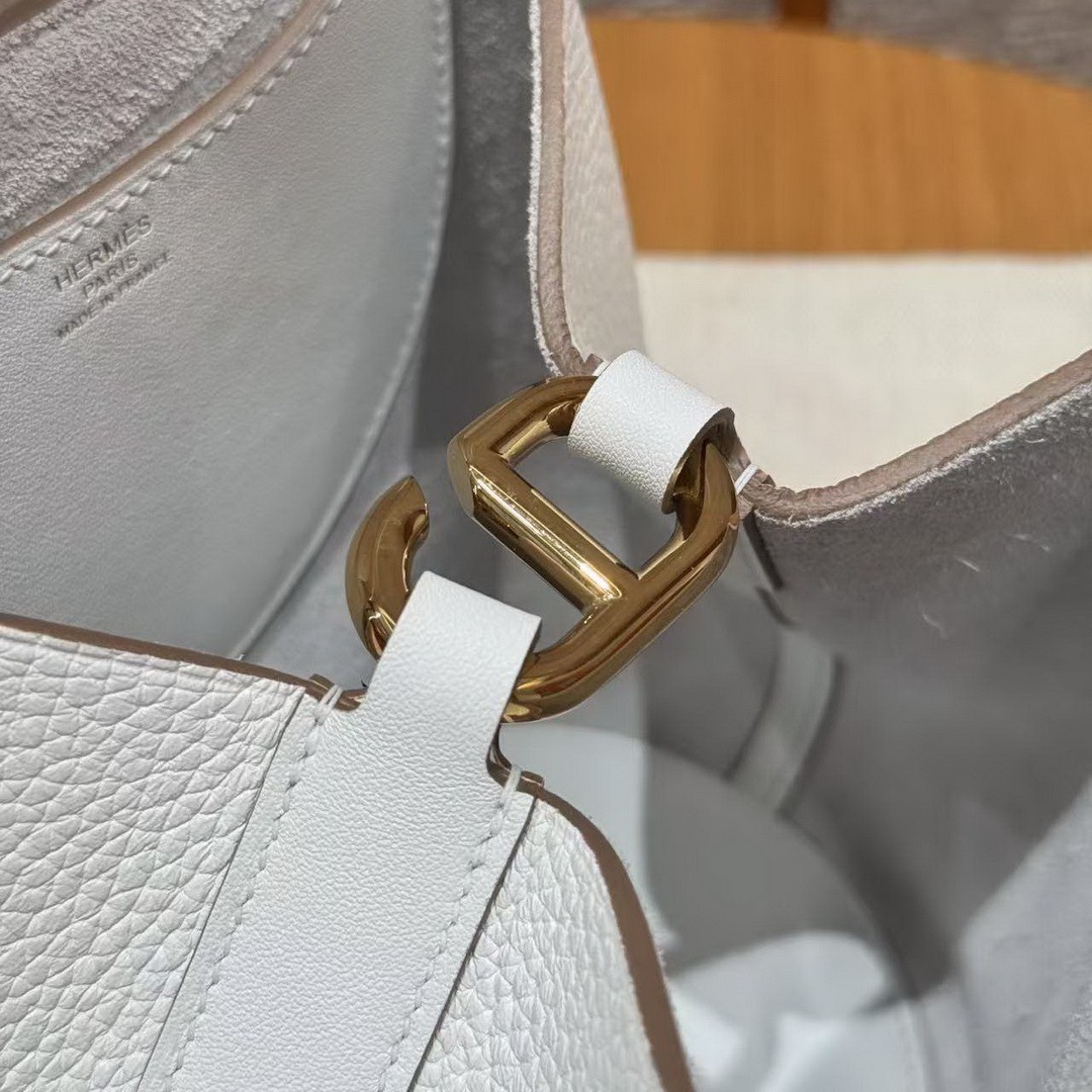 Hermes In the Loop 18 Bag Handmade In Taurillon Clemence Leather Gold Hardware M4 Girs Pale - Image 13
