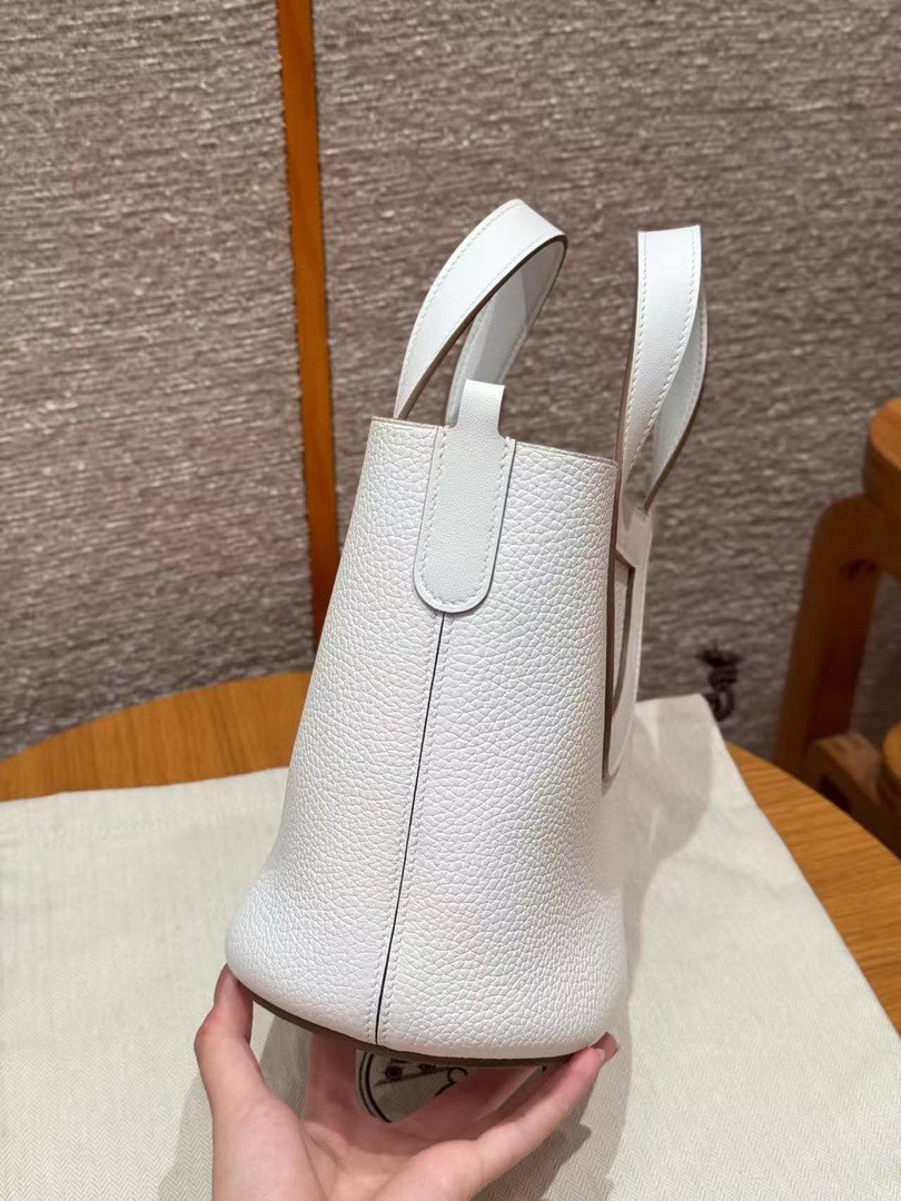 Hermes In the Loop 18 Bag Handmade In Taurillon Clemence Leather Gold Hardware M4 Girs Pale - Image 11