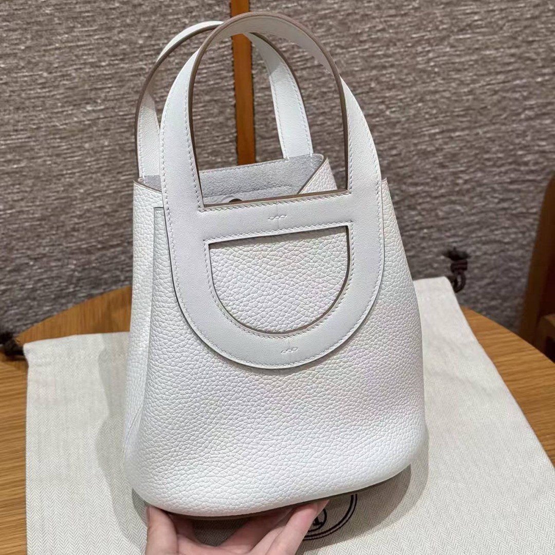 Hermes In the Loop 18 Bag Handmade In Taurillon Clemence Leather Gold Hardware M4 Girs Pale - Image 9