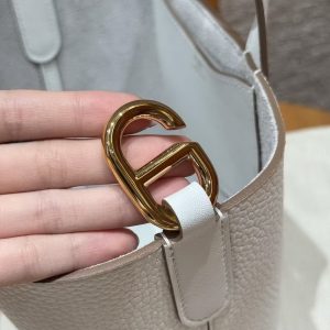 Hermes In the Loop 18 Bag Handmade In Taurillon Clemence Leather Gold Hardware M4 Girs Pale - Image 7