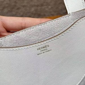 Hermes In the Loop 18 Bag Handmade In Taurillon Clemence Leather Gold Hardware M4 Girs Pale - Image 4