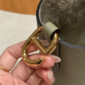 Hermes In the Loop 18 Bag Handmade In Taurillon Clemence Leather Gold Hardware Q1 Sauge - Image 5
