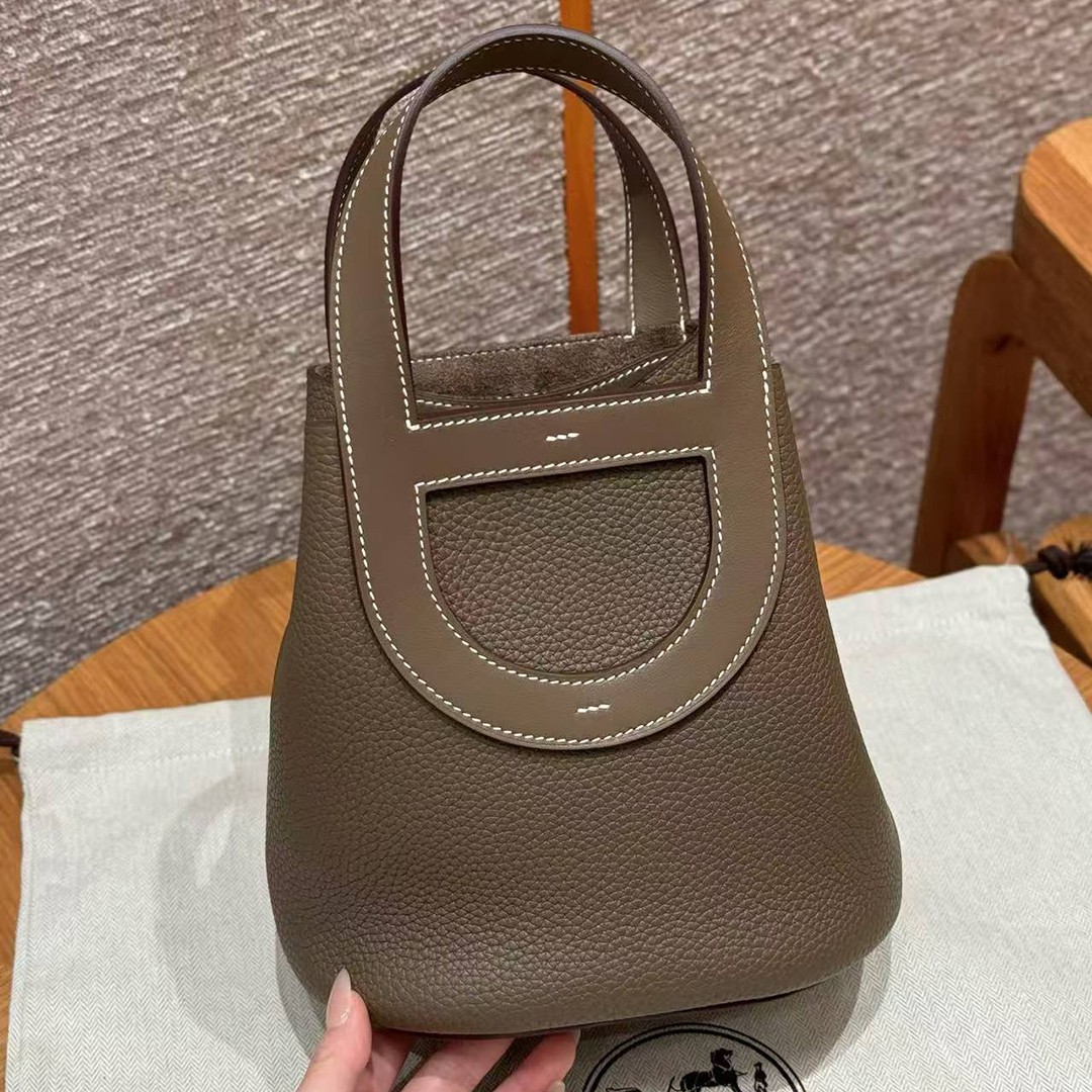 Hermes In the Loop 18 Bag Handmade In Taurillon Clemence Leather Gold Hardware ck18 Etoupe - Image 2