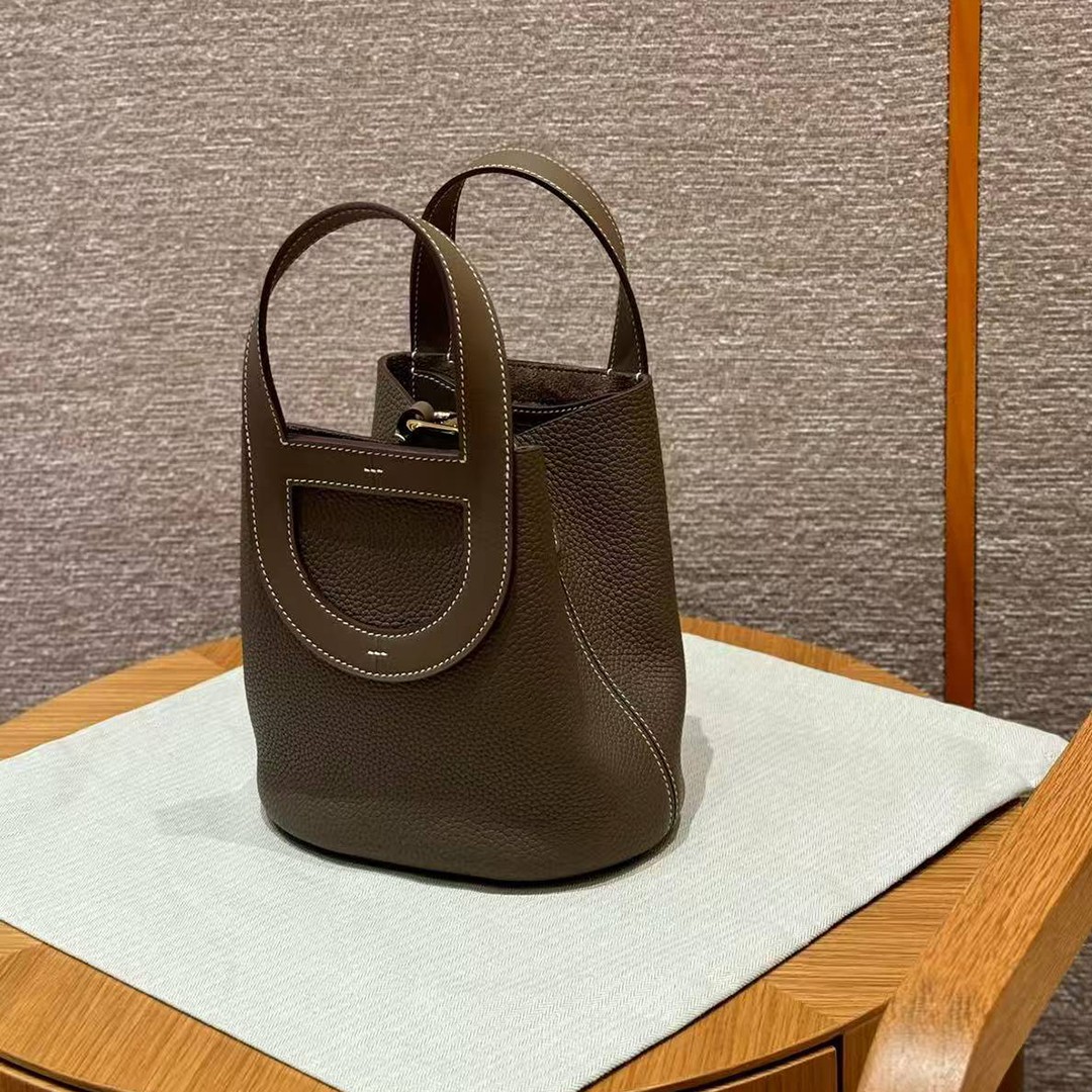 Hermes In the Loop 18 Bag Handmade In Taurillon Clemence Leather Gold Hardware ck18 Etoupe - Image 10