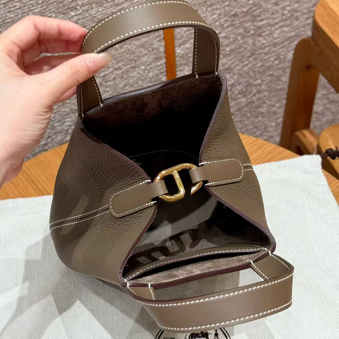 Hermes In the Loop 18 Bag Handmade In Taurillon Clemence Leather Gold Hardware ck18 Etoupe - Image 9