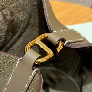 Hermes In the Loop 18 Bag Handmade In Taurillon Clemence Leather Gold Hardware ck18 Etoupe - Image 8