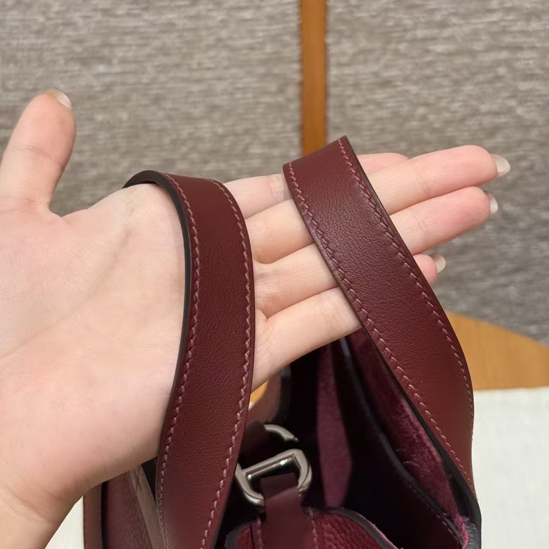 Hermes In the Loop 18 Bag Handmade In Taurillon Clemence Leather Silver Hardware 55 Rouge H - Image 5