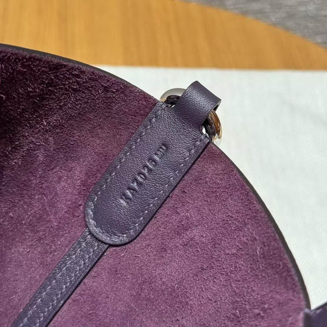 Hermes In the Loop 18 Bag Handmade In Taurillon Clemence Leather Silver Hardware 59 Raisin - Image 4