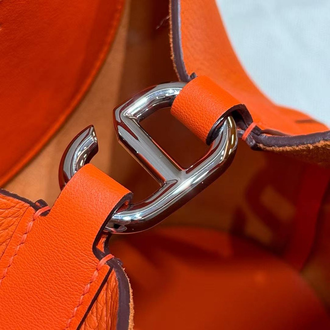 Hermes In the Loop 18 Bag Handmade In Taurillon Clemence Leather Silver Hardware 9J Feu - Image 4