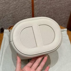 Hermes In the Loop 18 Bag Handmade In Taurillon Clemence Leather Silver Hardware ck10 Craie - Image 12