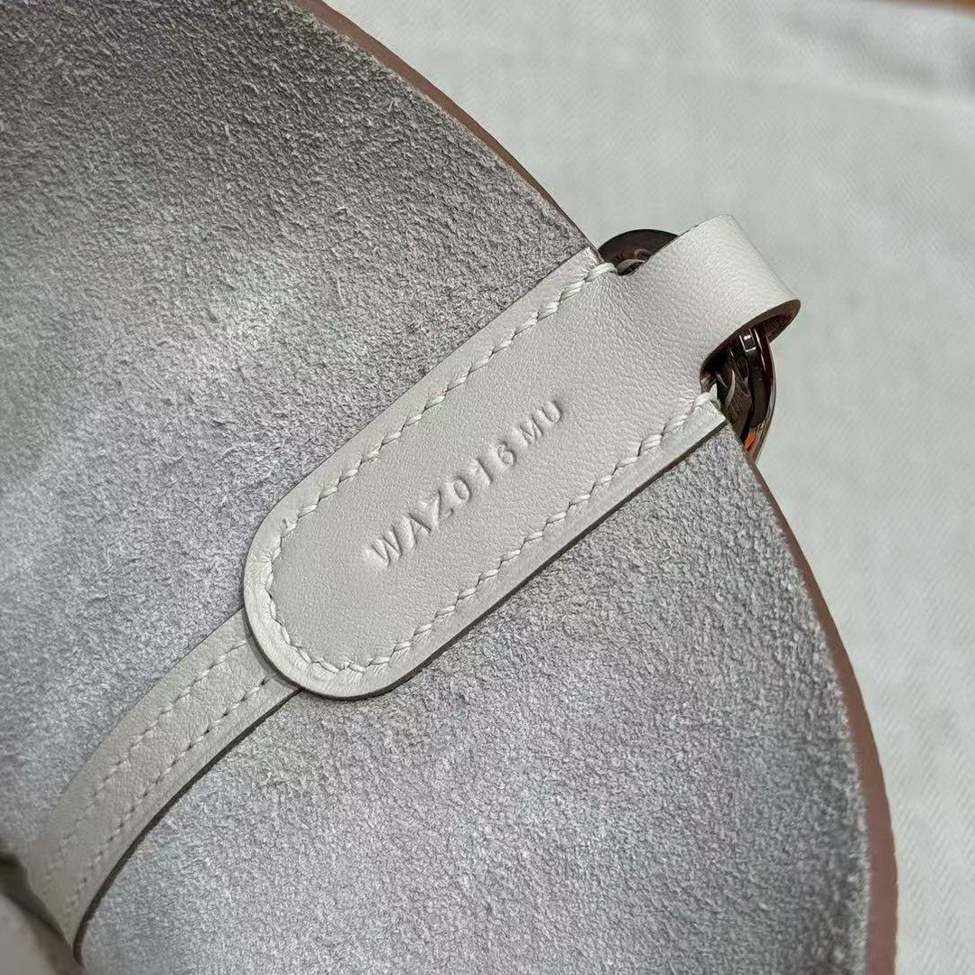 Hermes In the Loop 18 Bag Handmade In Taurillon Clemence Leather Silver Hardware ck10 Craie - Image 9