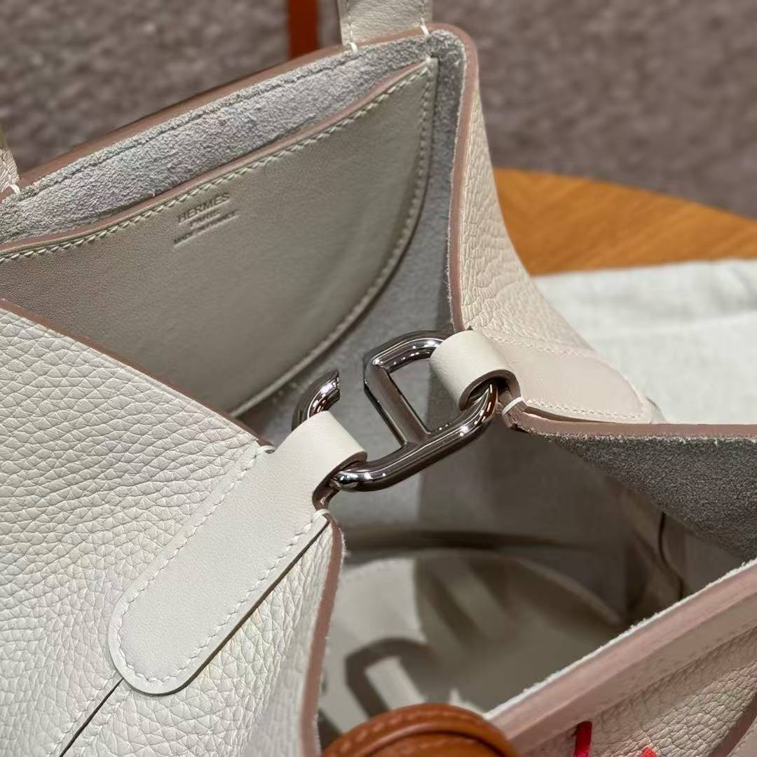 Hermes In the Loop 18 Bag Handmade In Taurillon Clemence Leather Silver Hardware ck10 Craie - Image 6