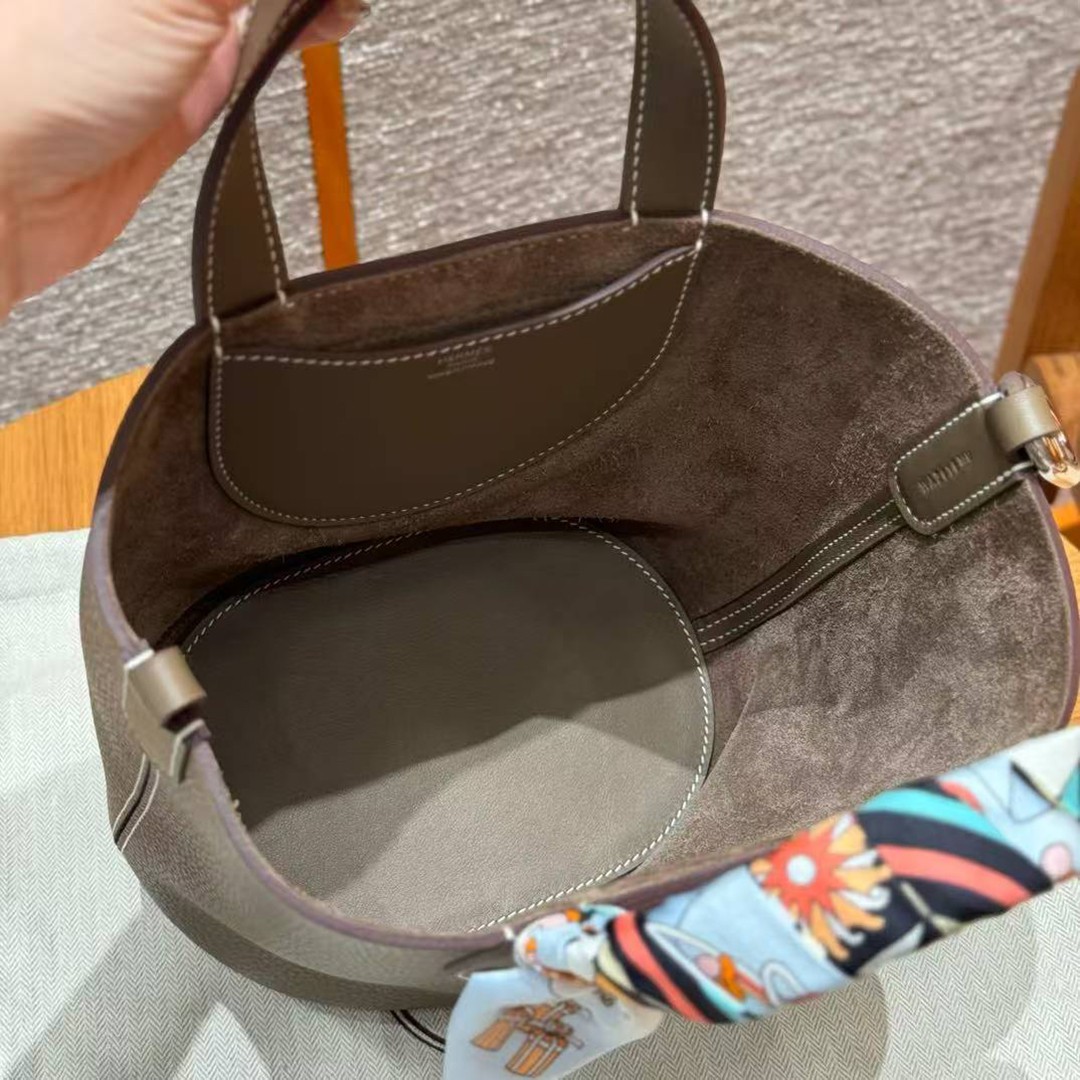 Hermes In the Loop 18 Bag Handmade In Taurillon Clemence Leather Silver Hardware ck18 Etoupe - Image 11