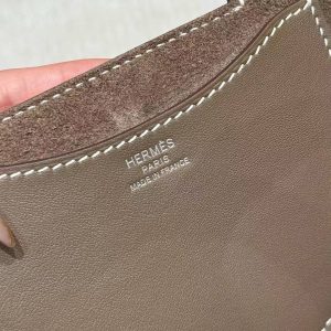 Hermes In the Loop 18 Bag Handmade In Taurillon Clemence Leather Silver Hardware ck18 Etoupe - Image 10