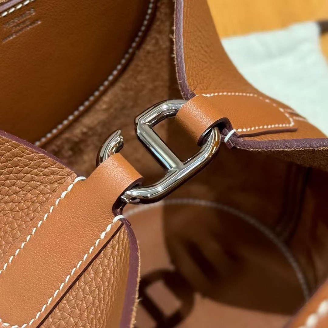 Hermes In the Loop 18 Bag Handmade In Taurillon Clemence Leather Silver Hardware ck37 Gold - Image 12