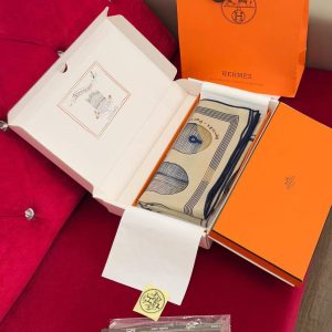Hermes Inventaire Poetique pour un Conte Sellier Shawl 140 70% Cashmere 30% Silk H244193S 11 - Image 11