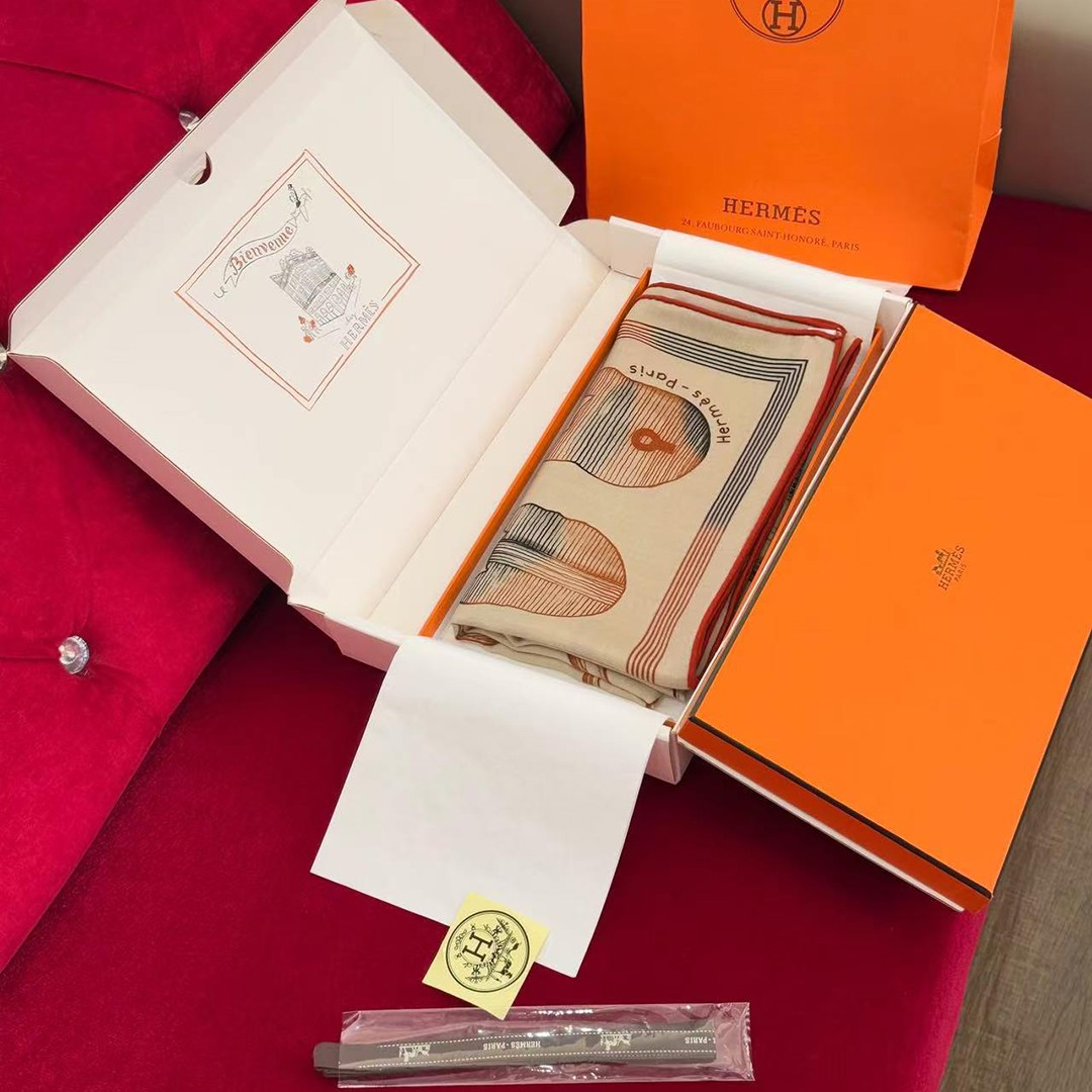 Hermes Inventaire Poetique pour un Conte Sellier Shawl 140 70% Cashmere 30% Silk H244193S 11 - Image 9