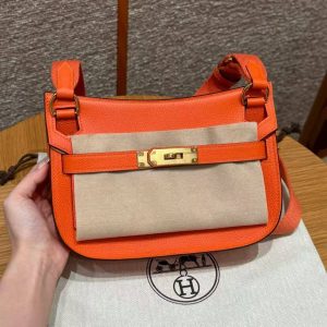 Hermes Jypsiere Mini 23 Bag Handmade In Evercolor Calfskin Leather Gold Hardware 9J Feu - Image 2