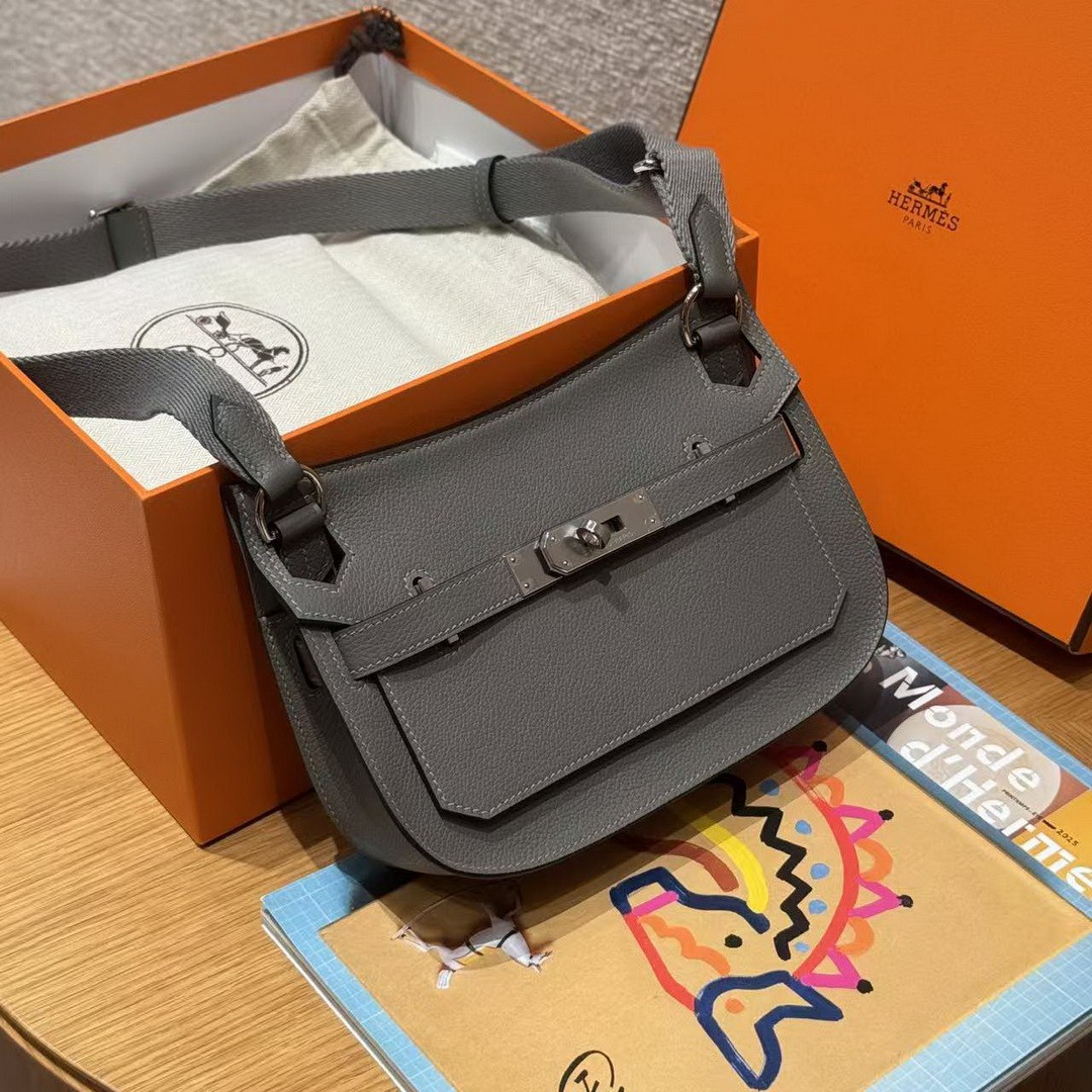 Hermes Jypsiere Mini 23 Bag Handmade In Evercolor Calfskin Leather Silver Hardware 0L Gris Meyer - Image 3