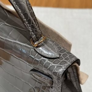 Hermes Kelly Mini 2 19 CM Bag Handmade In Bright Faced Alligator Leather from Mississippi Gold Hardware 81 Girs Tourerlle - Image 12