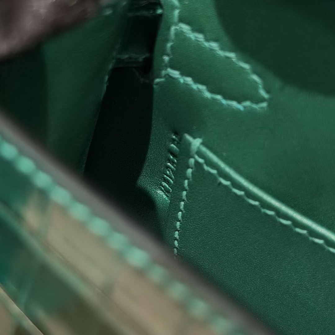 Hermes Kelly Mini 2 19CM Bag Handmade In Bright Faced Alligator Leather from Mississippi Gold Hardware 6Q Vert Emeraude - Image 14