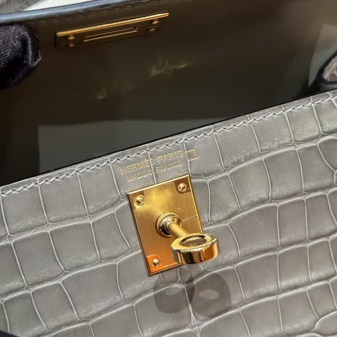 Hermes Kelly Mini 2 19 CM Bag Handmade In Bright Faced Alligator Leather from Mississippi Gold Hardware 81 Girs Tourerlle - Image 18