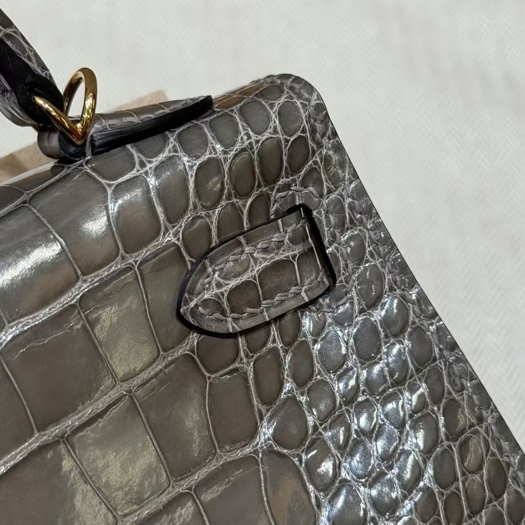 Hermes Kelly Mini 2 19 CM Bag Handmade In Bright Faced Alligator Leather from Mississippi Gold Hardware 81 Girs Tourerlle - Image 14