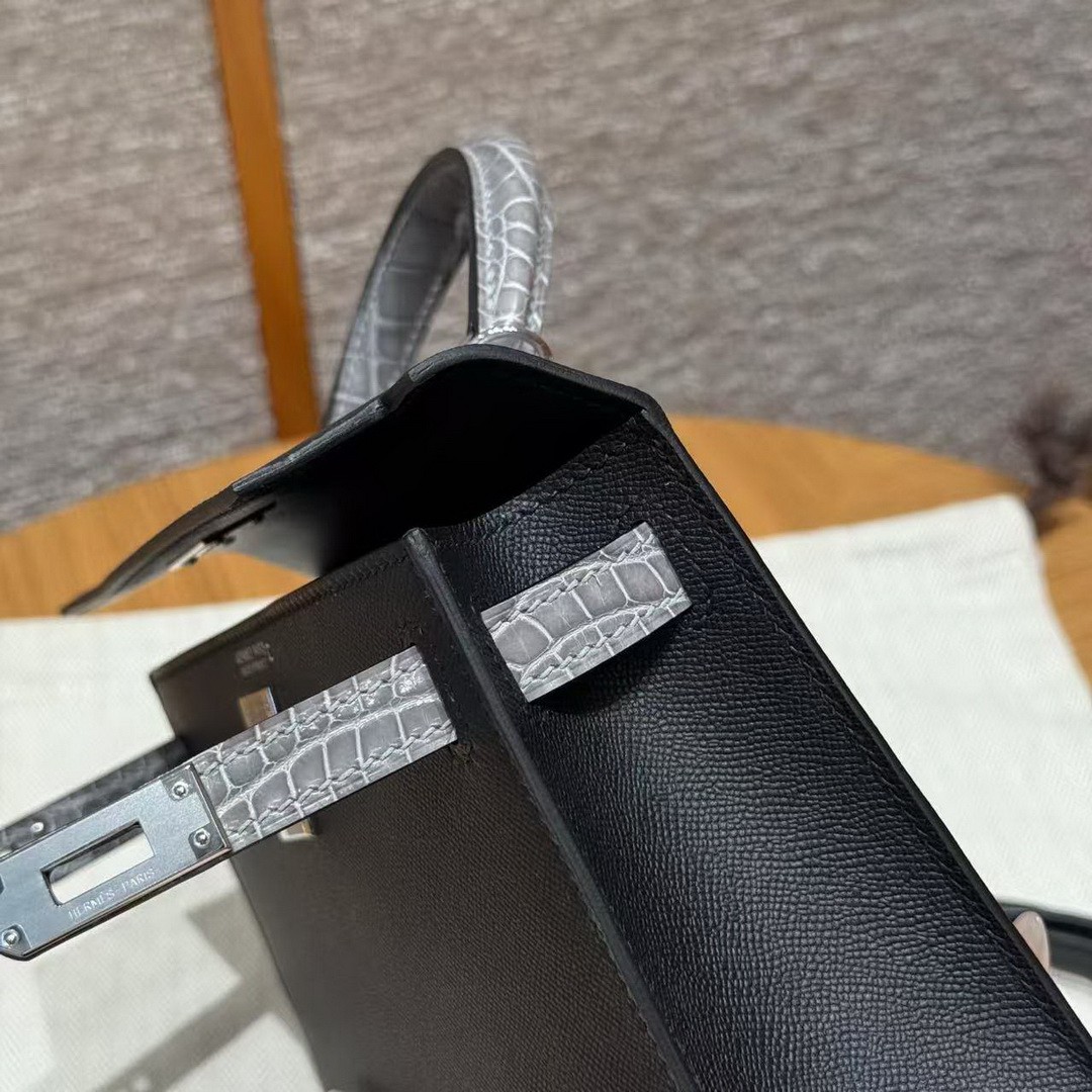 Hermes Kelly Mini 2 19CM Bag Handmade In Madame and Bright faced American Alligator Leather Silver Hardware 89 Noir 0V Gris Ciment - Image 7