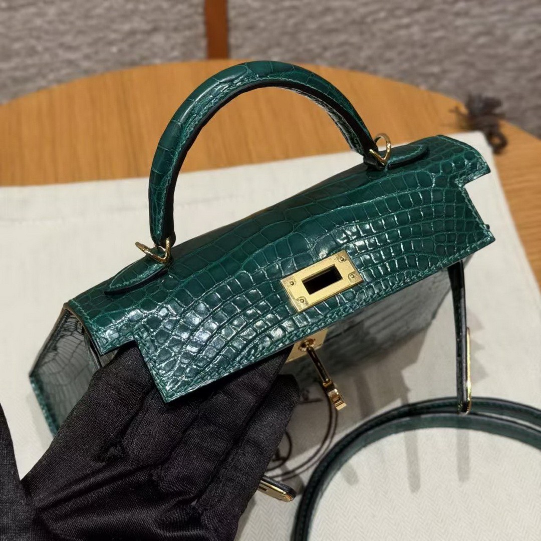 Hermes Kelly Mini 2 19CM Bag Handmade In Bright Faced Alligator Leather from Mississippi Gold Hardware 6Q Vert Emeraude - Image 10