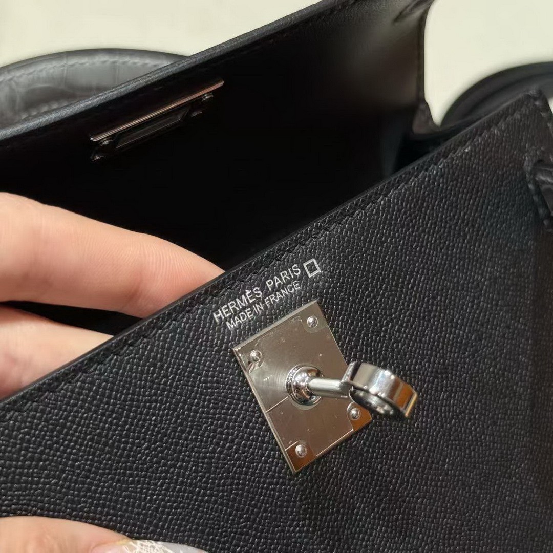 Hermes Kelly Mini 2 19CM Bag Handmade In Madame and Bright faced American Alligator Leather Silver Hardware 89 Noir 0V Gris Ciment - Image 14