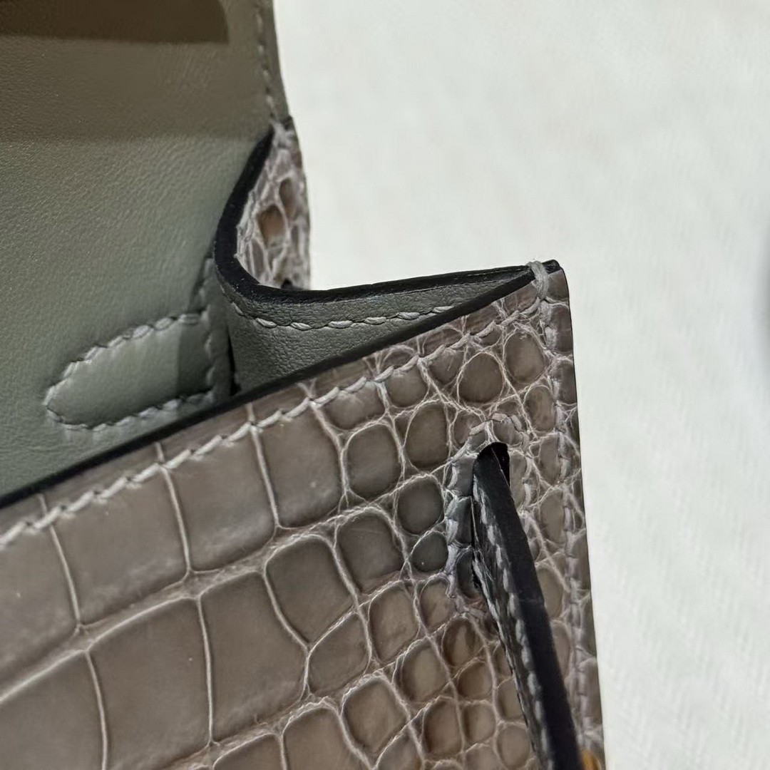 Hermes Kelly Mini 2 19 CM Bag Handmade In Bright Faced Alligator Leather from Mississippi Gold Hardware 81 Girs Tourerlle - Image 11