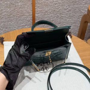 Hermes Kelly Mini 2 19CM Bag Handmade In Bright Faced Alligator Leather from Mississippi Gold Hardware 6Q Vert Emeraude - Image 17