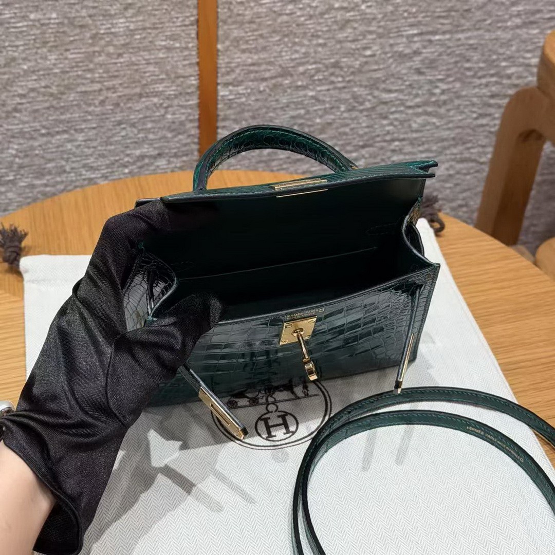 Hermes Kelly Mini 2 19CM Bag Handmade In Bright Faced Alligator Leather from Mississippi Gold Hardware 6Q Vert Emeraude - Image 17