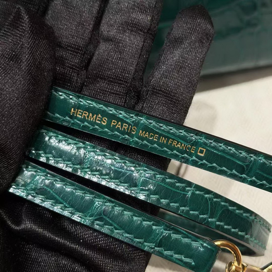 Hermes Kelly Mini 2 19CM Bag Handmade In Bright Faced Alligator Leather from Mississippi Gold Hardware 6Q Vert Emeraude - Image 4