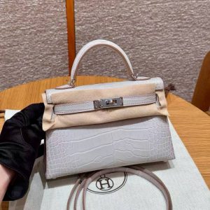 Hermes Kelly Mini 2 19 CM Bag Handmade In Matte Alligator Leather from Mississippi Sliver Hardware 80 Pearl Gray 5P Pink