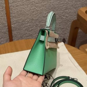 Hermes Kelly Mini 2 19CM Bag Handmade In Madame and Alligator Leather Silver Hardware 0T Vert Comics 0W Girs Neve - Image 26