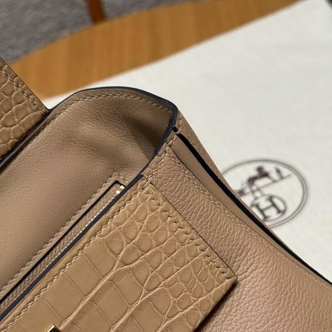 Hermes Kelly 2424 24/24 Bag 21CM Handmade In Evercolor Calfskin Leather And Aillgator Gold Hardware 0M Chai - Image 10