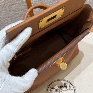 Hermes Kelly 2424 24/24 Bag 21CM Handmade In Evercolor and Swift Calfskin Leather Gold Hardware 37 Gold - Image 12